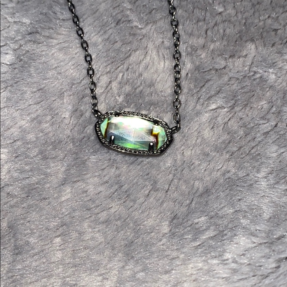 Kendra Scott necklace
